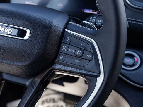 Used 2024 Jeep Grand Cherokee L Altitude image 23