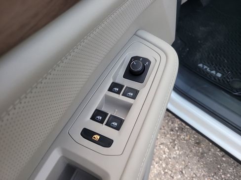 New 2026 Volkswagen Atlas SE FWD image 18