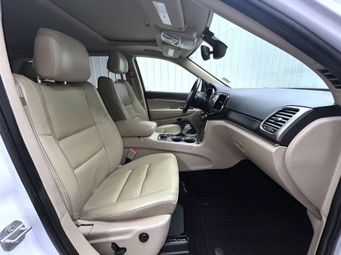 Used 2019 Jeep Grand Cherokee Limited AWD/4WD image 15