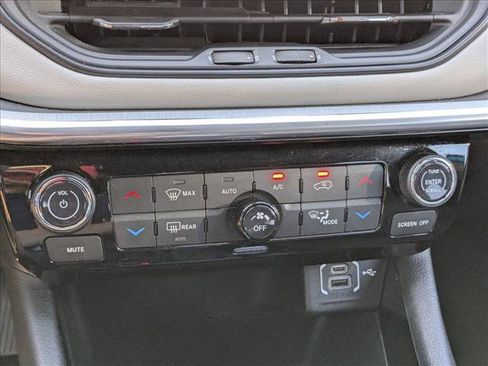 Used 2024 Jeep Compass Limited image 15