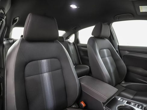 Used 2025 Honda Civic Sport image 29