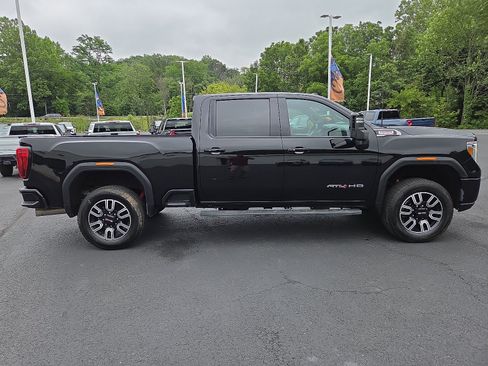 Used 2022 GMC Sierra 2500 AT4 w/ AT4 Preferred Package AWD/4WD image 2
