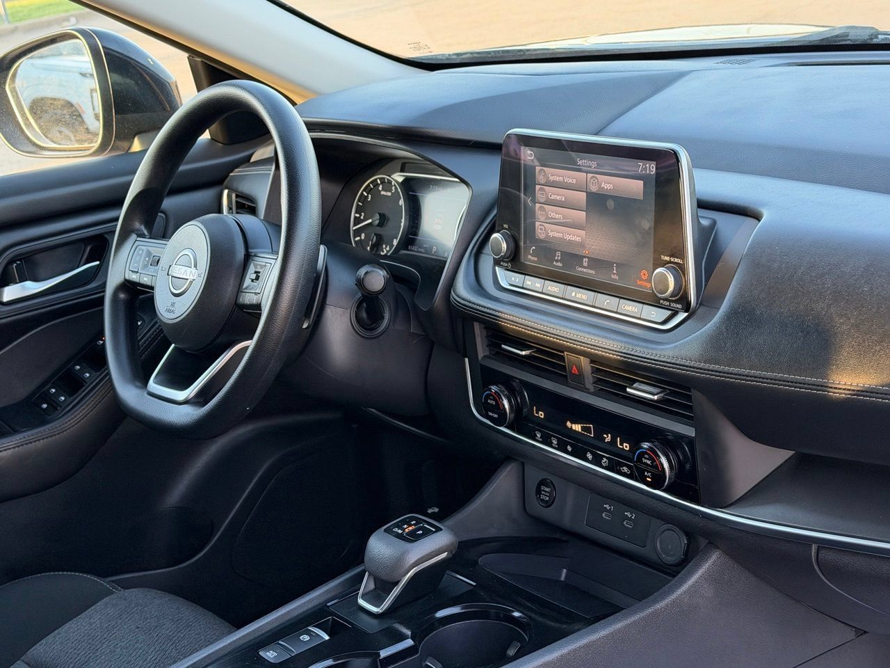 Used 2024 Nissan Rogue SV AWD/4WD image 39