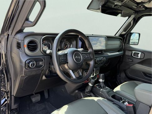 Used 2025 Jeep Gladiator Mojave AWD/4WD image 16