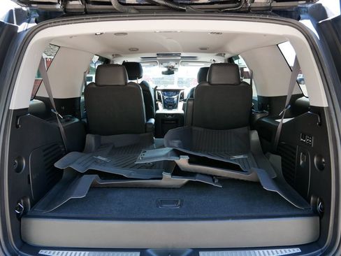 Used 2019 Cadillac Escalade Premium Luxury w/ LPO, Radiant Package AWD/4WD image 10