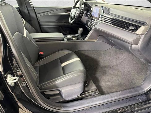 Used 2025 Toyota Camry SE FWD image 13