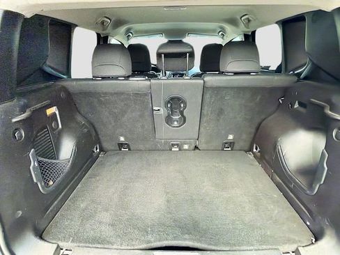 Used 2019 Jeep Renegade Latitude w/ Cold Weather Group image 24