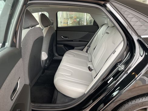 Used 2024 Hyundai Elantra Limited image 18