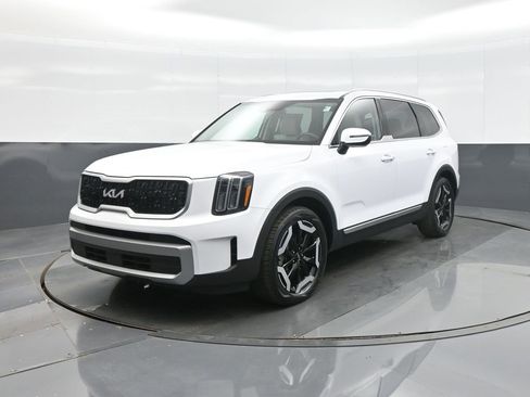 Used 2023 Kia Telluride EX image 3