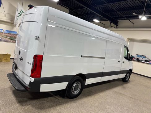 Used 2020 Mercedes-Benz Sprinter 2500 image 14