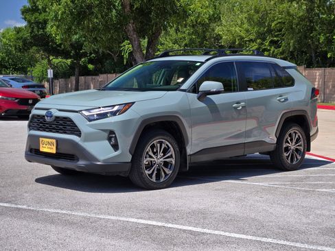 Used 2023 Toyota RAV4 XLE Premium AWD/4WD image 7
