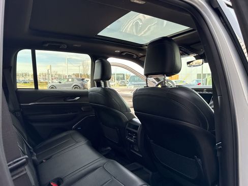 Used 2023 Jeep Grand Cherokee Overland image 7