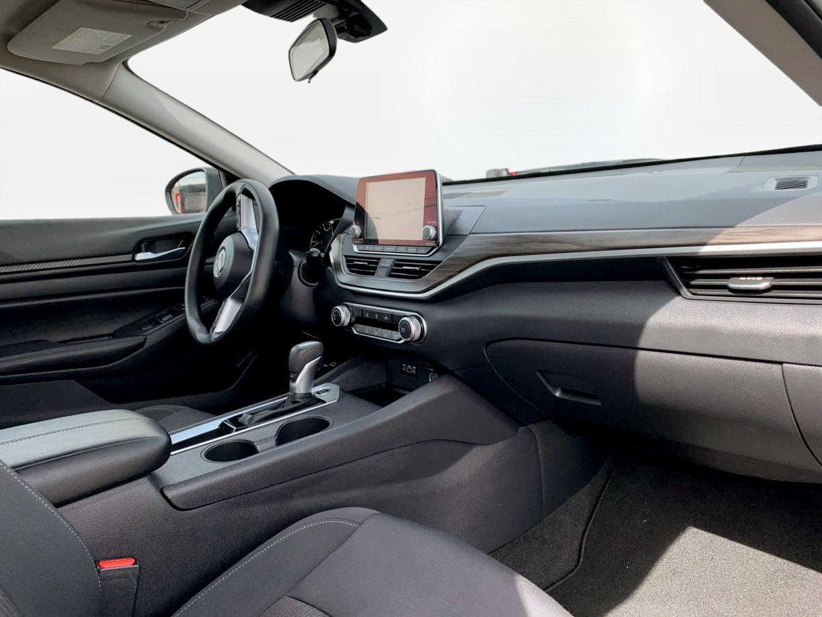 Used 2025 Nissan Altima 2.5 SV FWD image 19