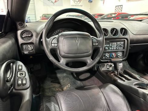 Used 2000 Pontiac Firebird Formula w/ Security Pkg RWD image 7