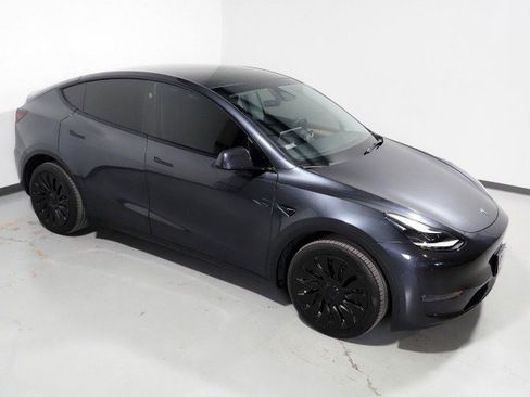 Used 2024 Tesla Model Y Long Range image 13
