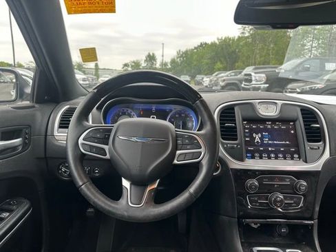 Used 2019 Chrysler 300 Limited RWD image 19