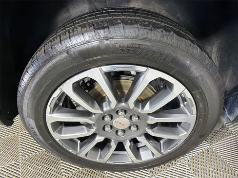 Used 2021 GMC Acadia Denali w/ Denali Technology Package image 19