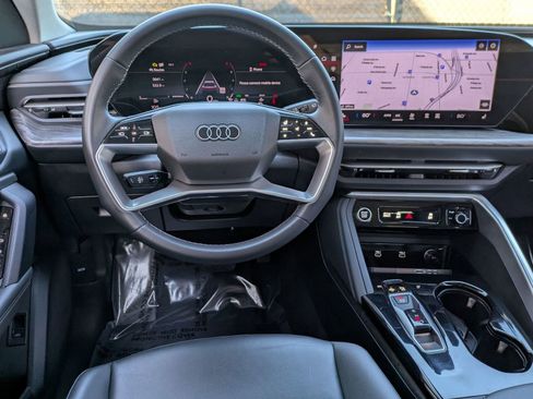 Used 2025 Audi Q5 Premium w/ Convenience Package image 8
