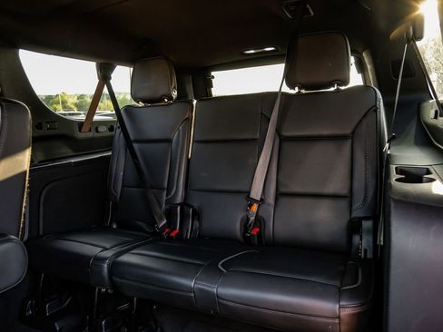 Used 2024 GMC Yukon XL Denali AWD/4WD image 50