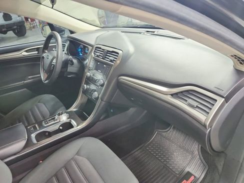 Used 2018 Ford Fusion SE image 33