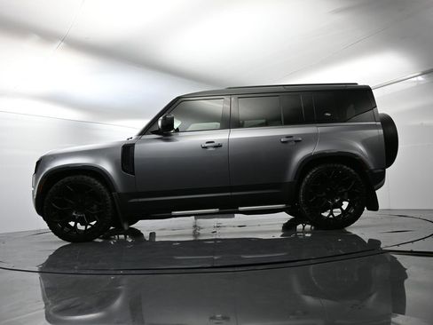 Used 2023 Land Rover Defender 110 S image 43