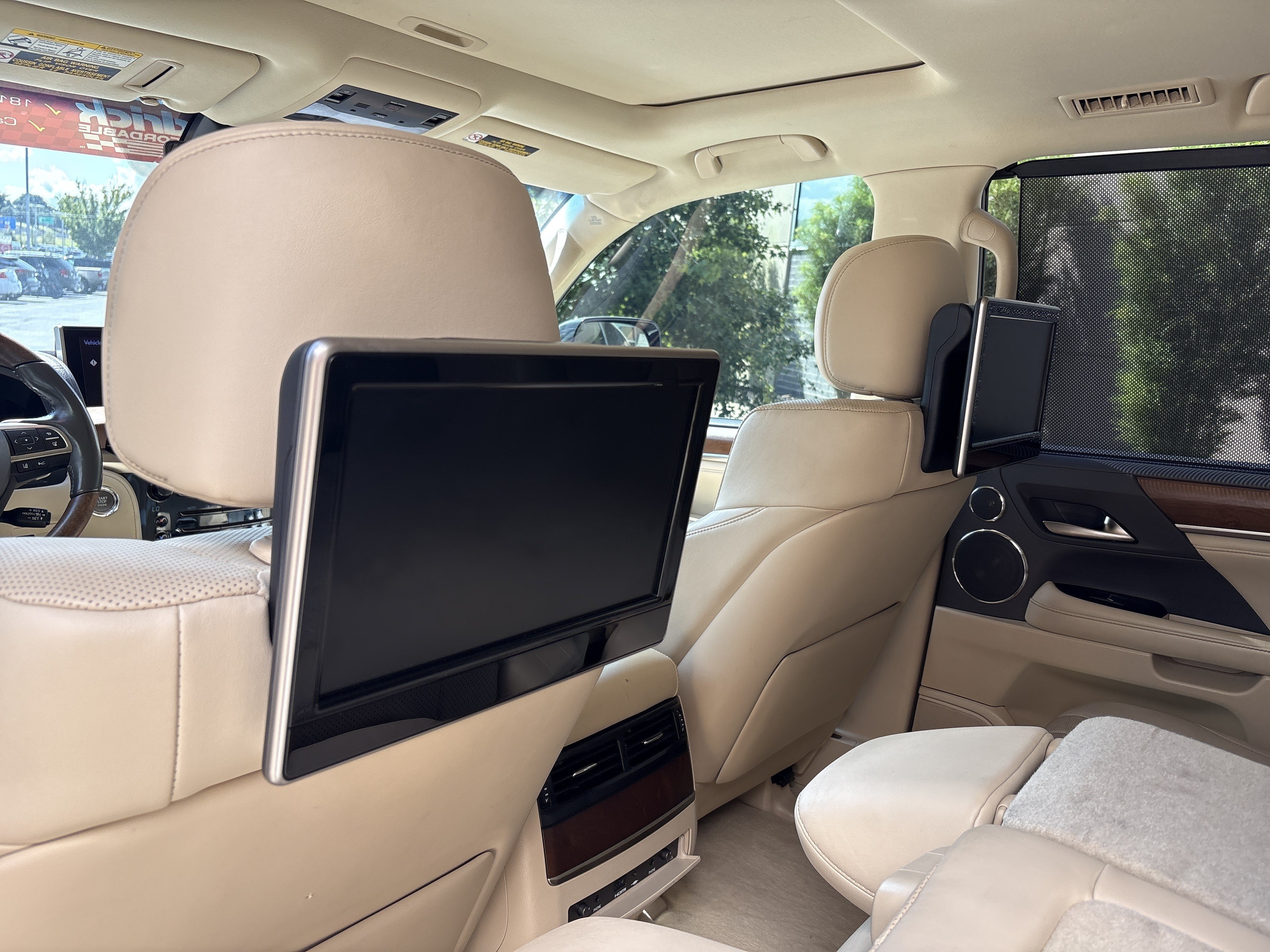 Used 2017 Lexus LX 570 4WD w/ Luxury Package image 29