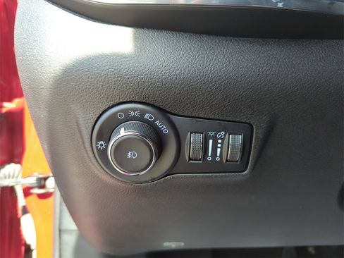 Used 2023 Jeep Compass Limited image 38