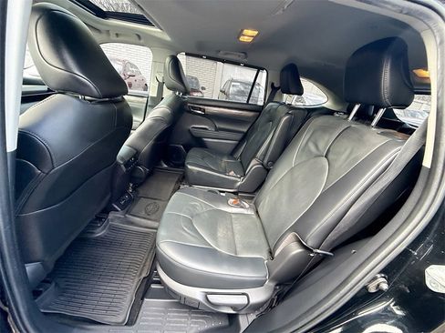 Used 2023 Toyota Highlander XLE image 27