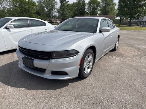 Used 2022 Dodge Charger SXT w/ Leather Interior Group image 3