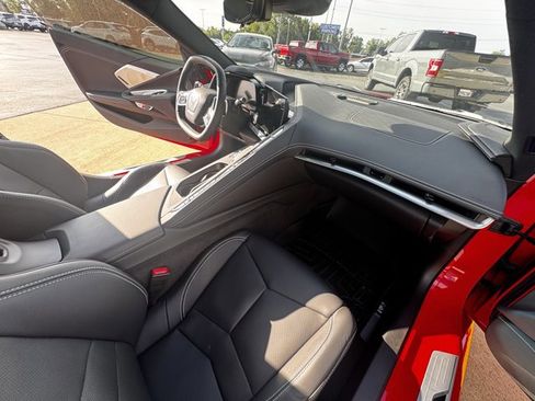 Used 2024 Chevrolet Corvette Stingray Preferred Cpe image 9