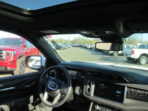 Used 2024 GMC Yukon Denali w/ Max Trailering Package image 28