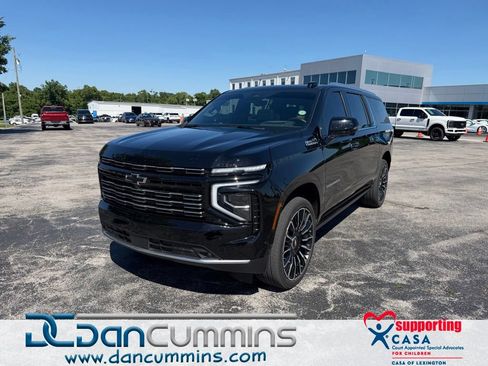 Used 2025 Chevrolet Suburban High Country AWD/4WD image 1