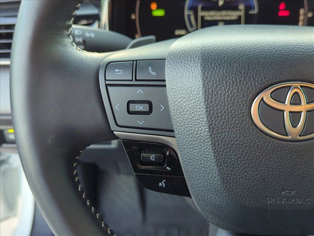 Used 2025 Toyota Camry SE w/ Convenience Package FWD image 13