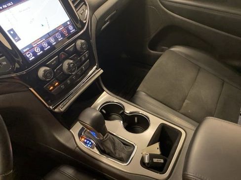 Used 2021 Jeep Grand Cherokee Laredo X AWD/4WD image 18