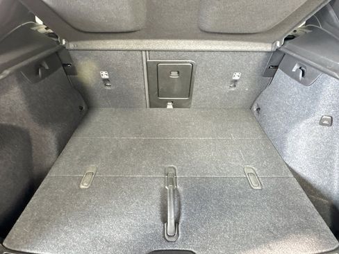 Used 2023 Volvo XC40 Recharge Plus image 25