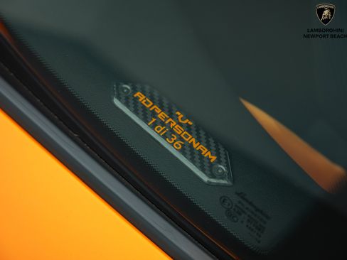 Used 2020 Lamborghini Huracan EVO image 6