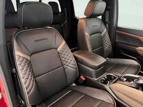 Used 2025 GMC Canyon Denali AWD/4WD image 11