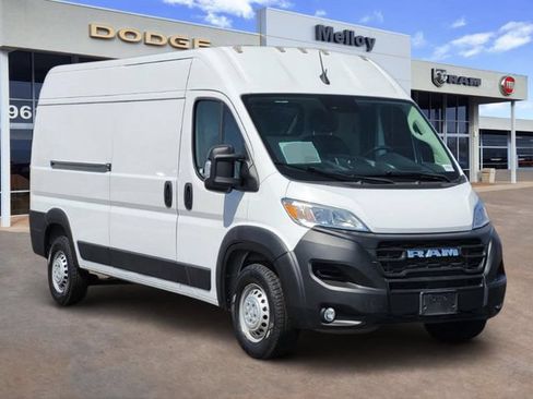 Used 2024 RAM ProMaster 2500 w/ Convenience Group FWD image 2