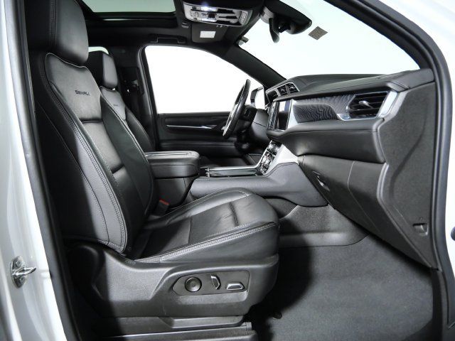 Used 2023 GMC Yukon XL Denali AWD/4WD image 9