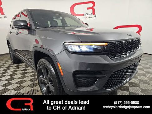 Certified 2023 Jeep Grand Cherokee Altitude AWD/4WD image 1