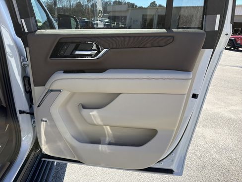 New 2026 GMC Yukon XL Denali image 21
