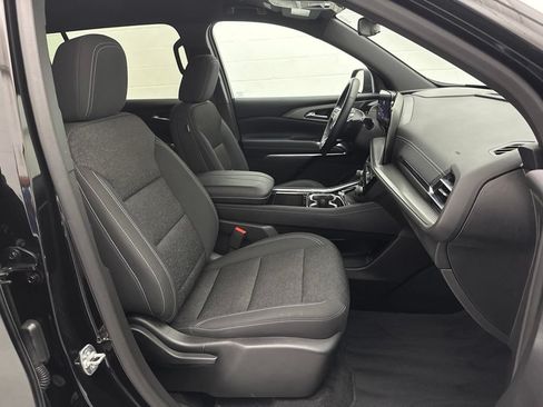 Used 2025 Chevrolet Traverse LT AWD/4WD image 54