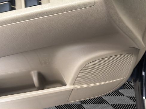 Used 2012 Toyota Highlander FWD w/ Tech Pkg image 27