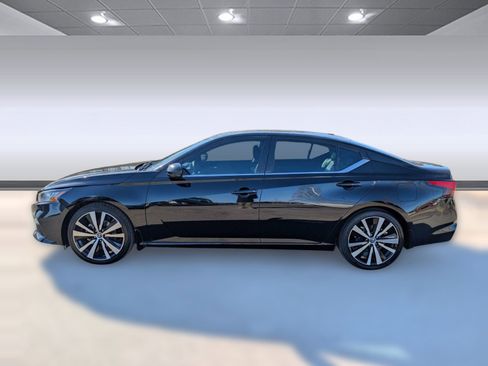 Used 2021 Nissan Altima 2.5 SR w/ SR Premium Package image 2