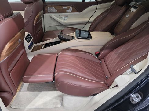 Used 2024 Mercedes-Benz Maybach GLS 600 4MATIC image 11