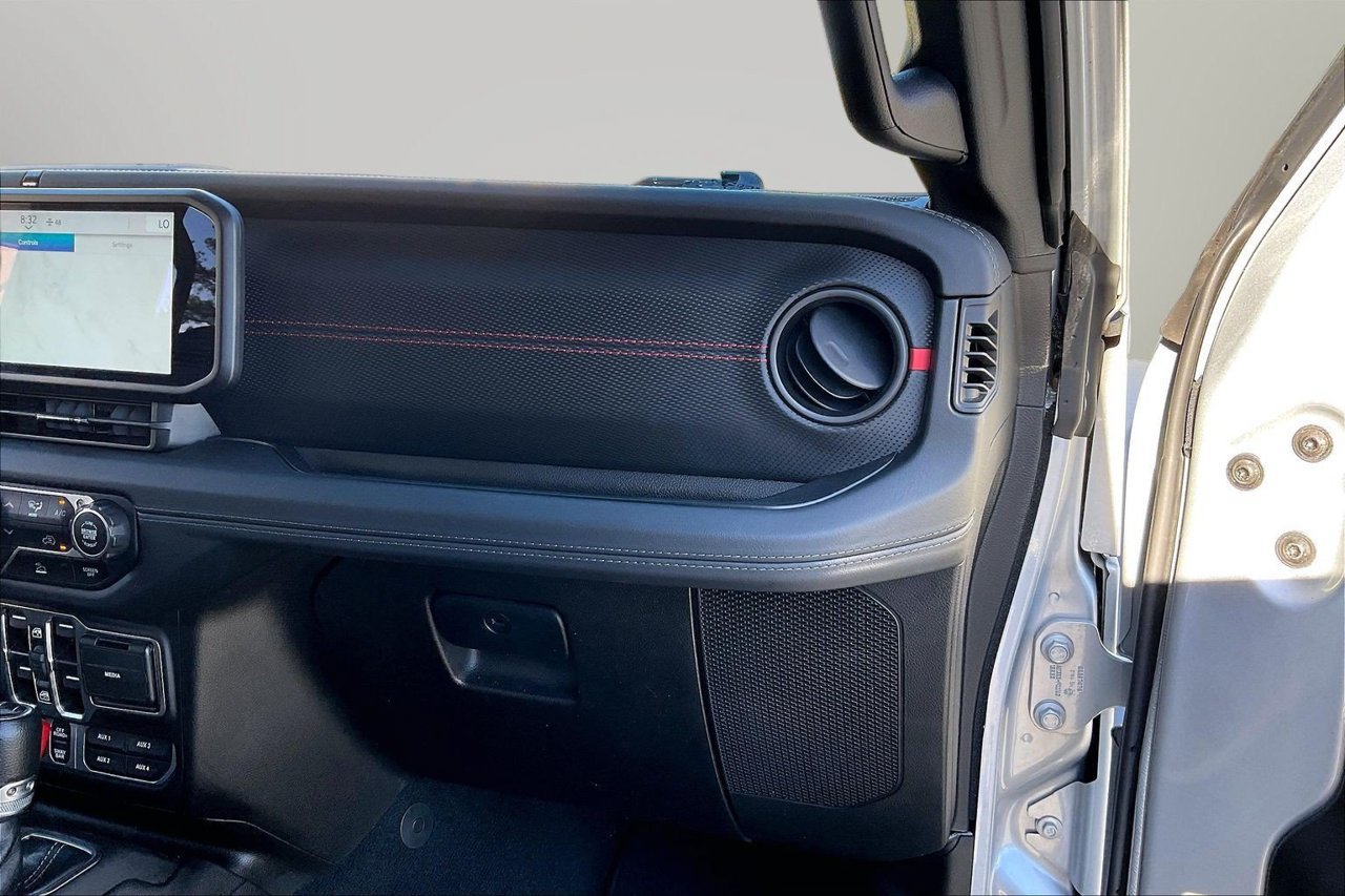 Used 2024 Jeep Wrangler Unlimited Rubicon AWD/4WD image 19