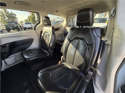 Used 2021 Chrysler Voyager Lxi image 20