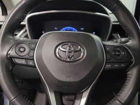 Used 2023 Toyota Corolla Cross XLE w/ Convenience Package FWD image 23