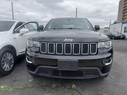 Used 2018 Jeep Grand Cherokee Laredo AWD/4WD image 3