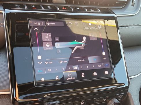 New 2025 Jeep Grand Cherokee Altitude image 23